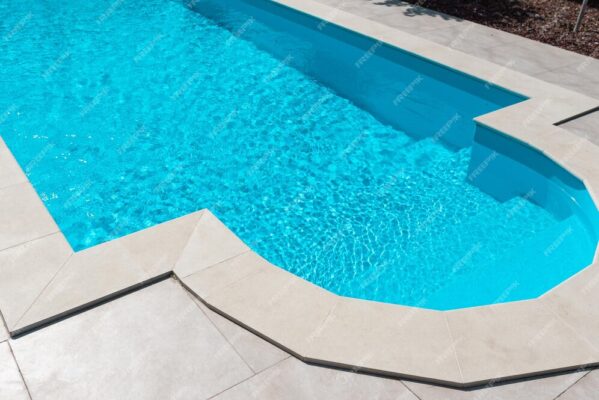cómo mantener el agua de la piscina perfecta todo el verano